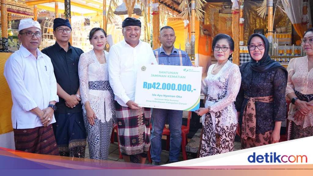 Gianyar Regency Awards Rp 42 Million Benefit to Late Balinese Artist Ida Ayu Nyoman Oka, Family Expresses Gratitude