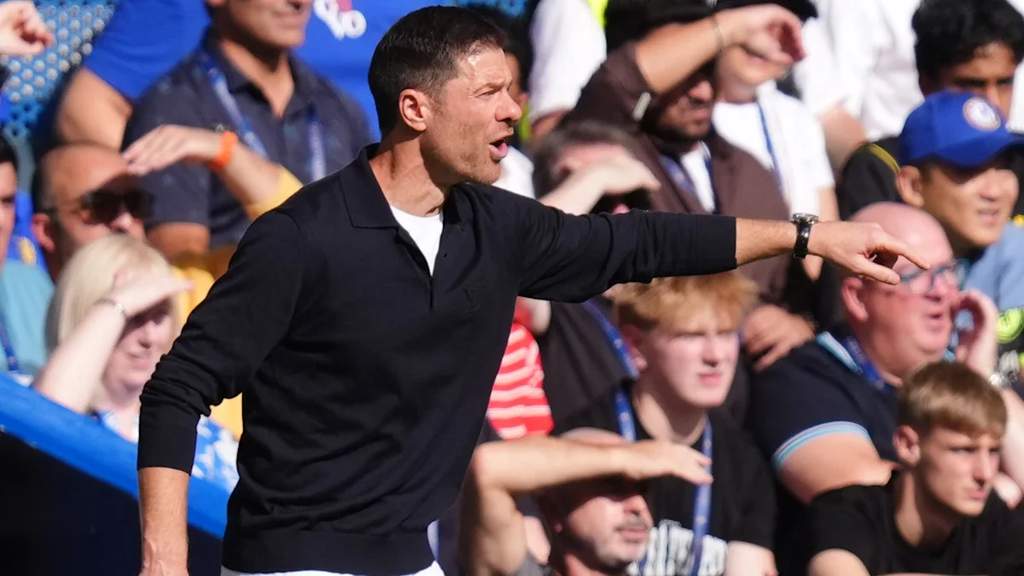 Chelsea manager Xabi Alonso standing on the technical area at Stamford Bridge during the Premier League match against Hull City.